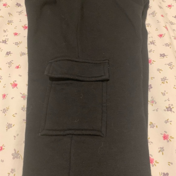 Black Cargo Jogger Pants size M (8) old navy with pockets - Picture 6 of 6